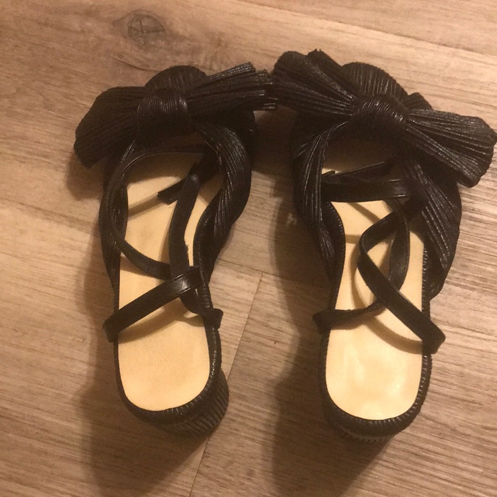 Black Heeled Shoes with Strappy Design